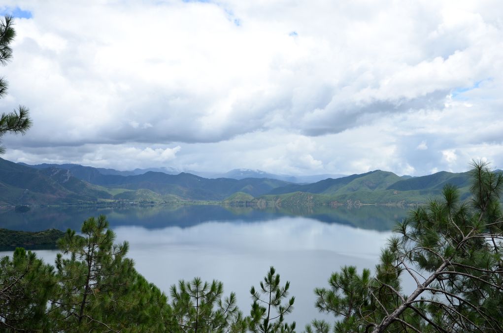 明镜湖面.泸沽湖 摄影 英豪再闲