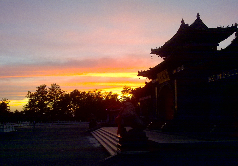 晚霞映古寺 摄影 天上草原