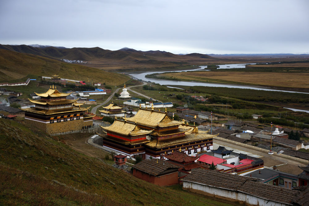 阿坝藏族自治州唐克乡--黄河第一湾孤独的寺院 摄影 秋天的叶