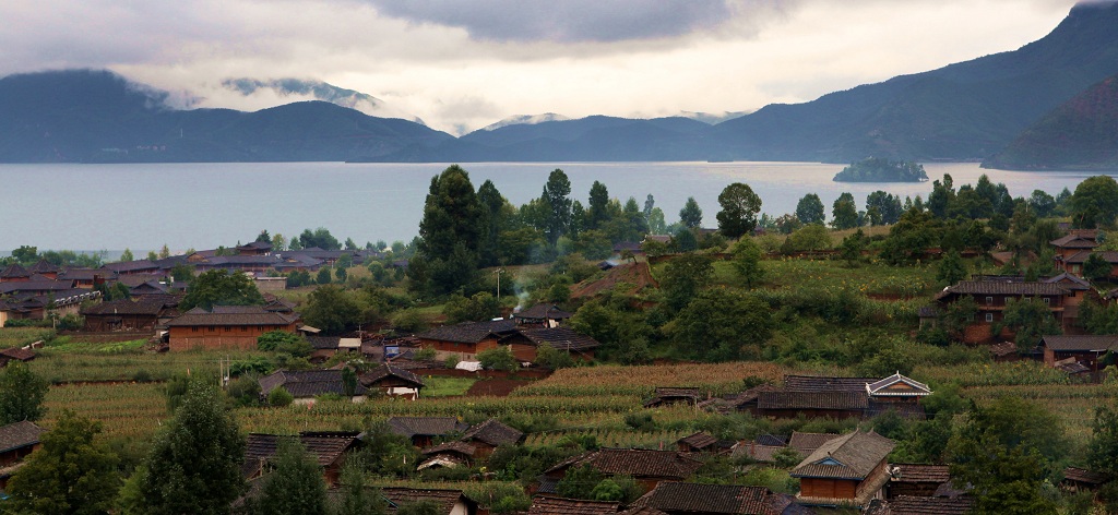 摩梭山寨——泸沽湖 摄影 侠女西边雨