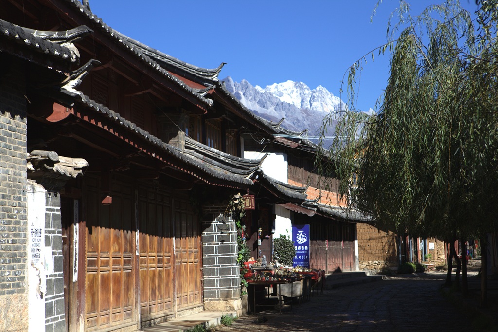 古城与雪山相伴-西行记7 摄影 侠女西边雨