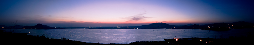 岩马湖全景 摄影 狼鹰