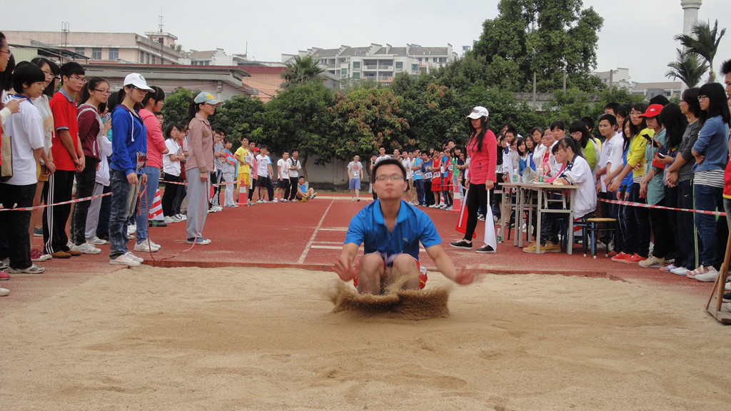 校运会—跳远2 摄影 亡国君