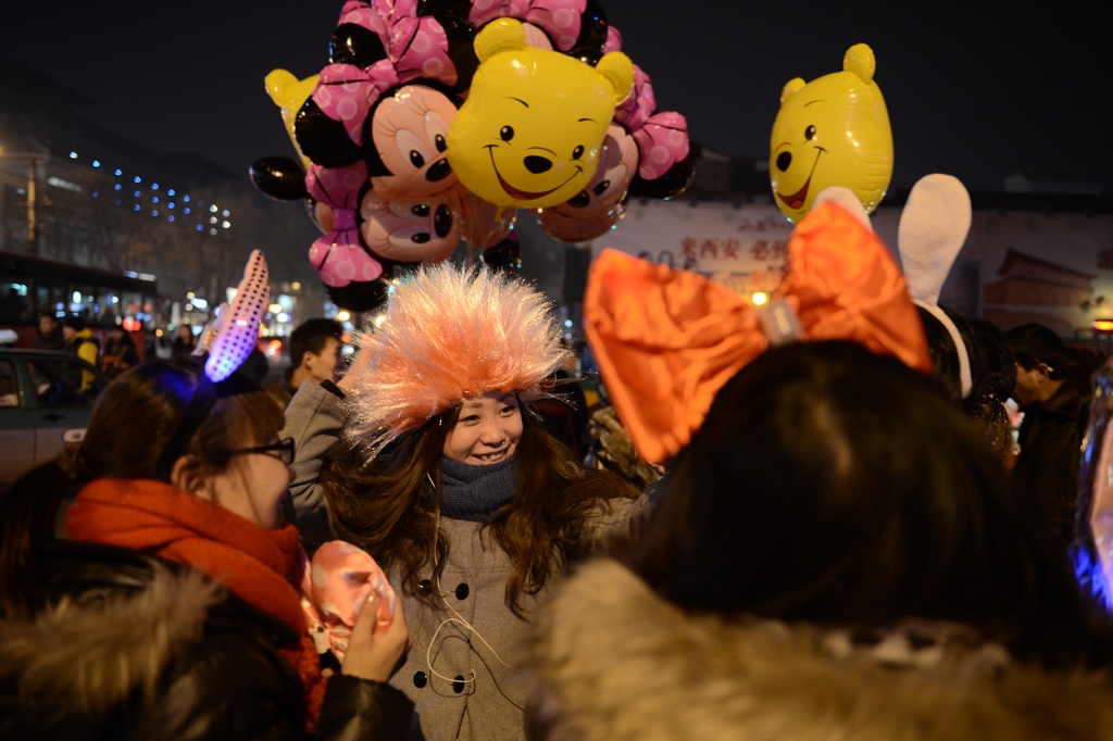 平安夜快乐美女 摄影 阳光灿烂中