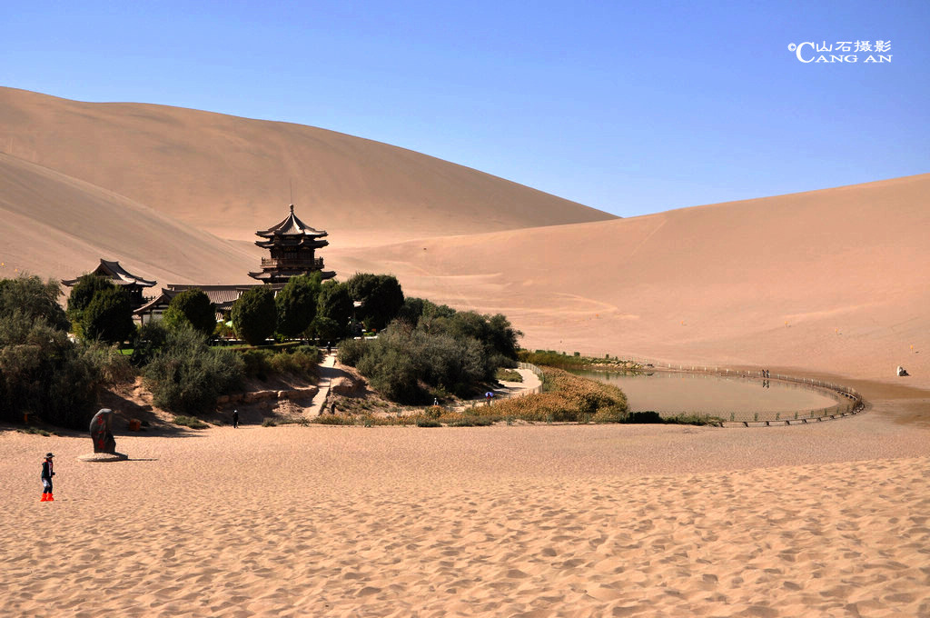 鸣沙山月牙泉远景 摄影 长安山石