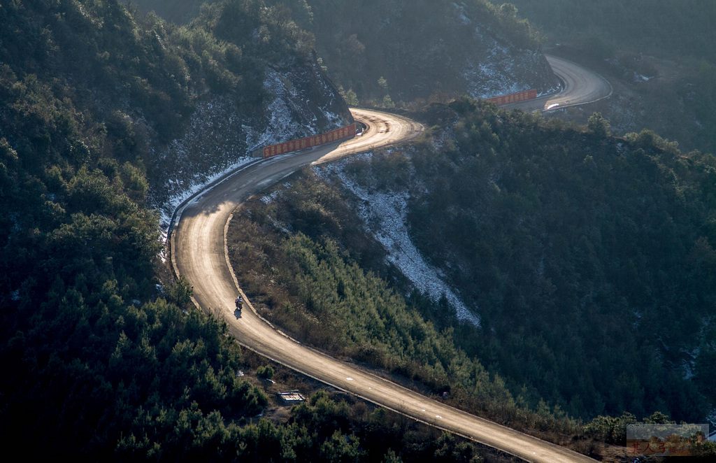 梅花山的公路2 摄影 其人弓