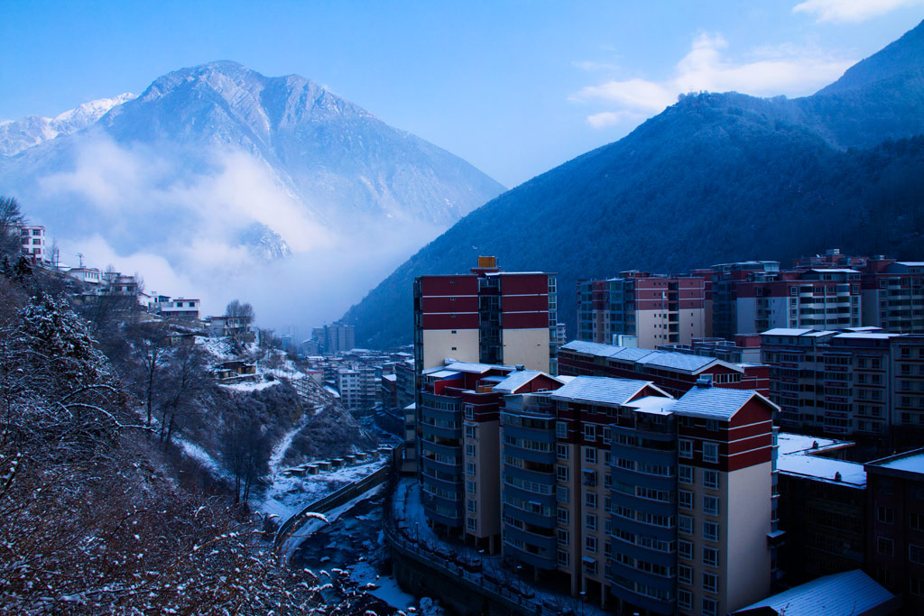 康定雪景 摄影 尼玛扎西