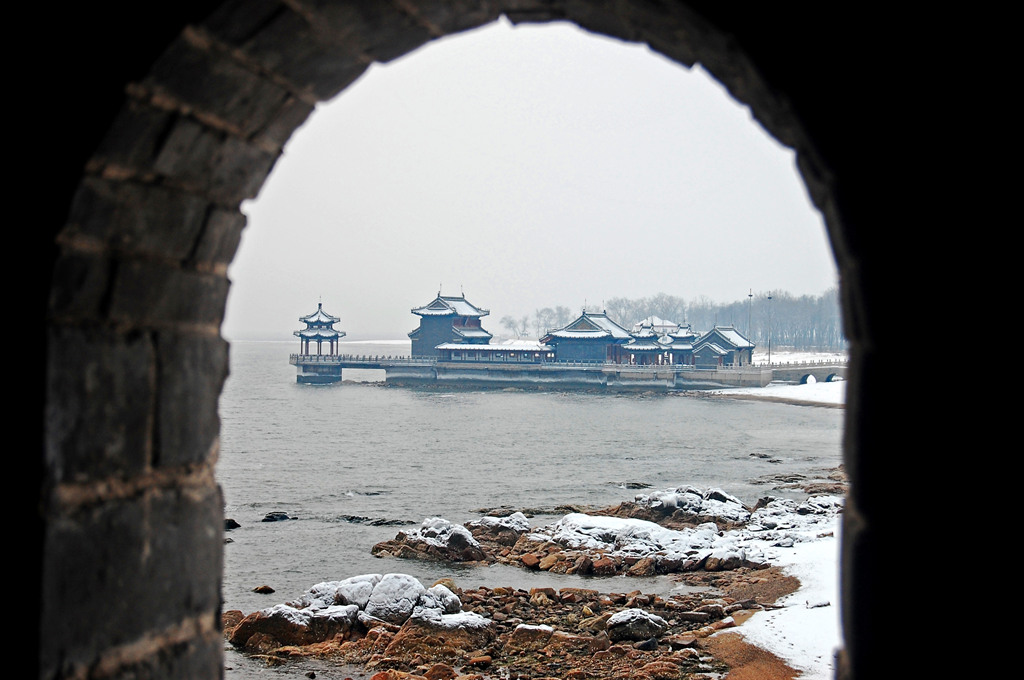 门里看景 摄影 驴行千里