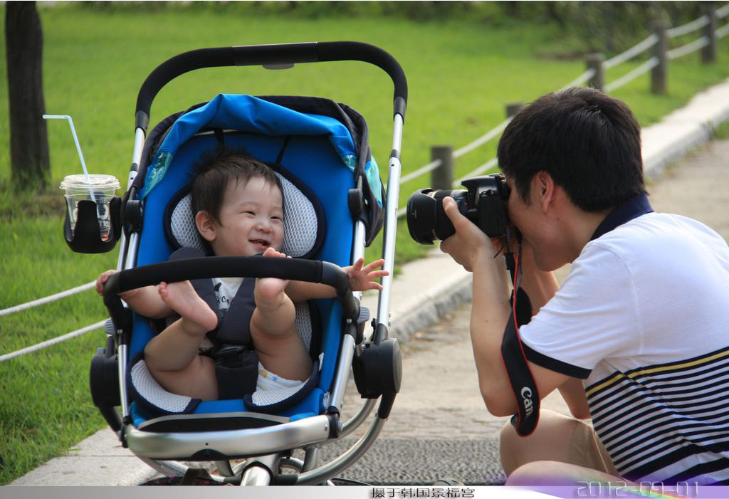 韩国一位年轻的爸爸和他的儿子 摄影 青5532