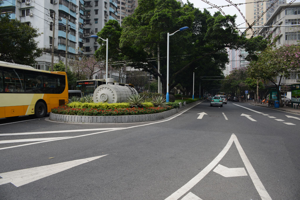 广州市白云路口凝固的火车头 摄影 太阳照常升起