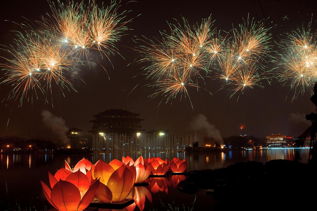 芙蓉湖畔焰火映天红 摄影 老段影像