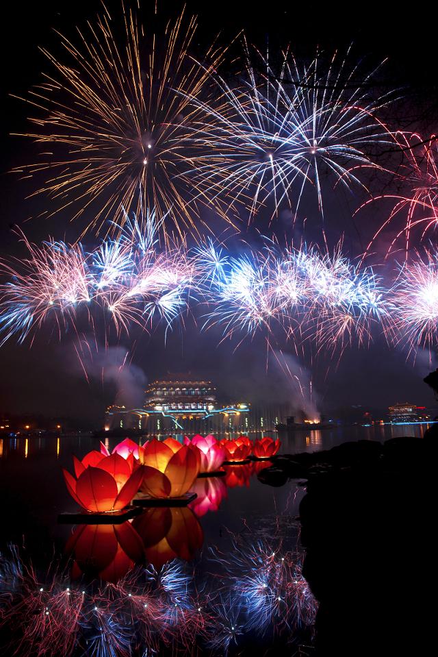 芙蓉湖畔焰火映天红 摄影 老段影像