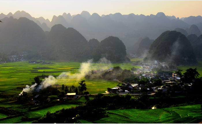 万峰夕照起炊烟 摄影 高山看日出