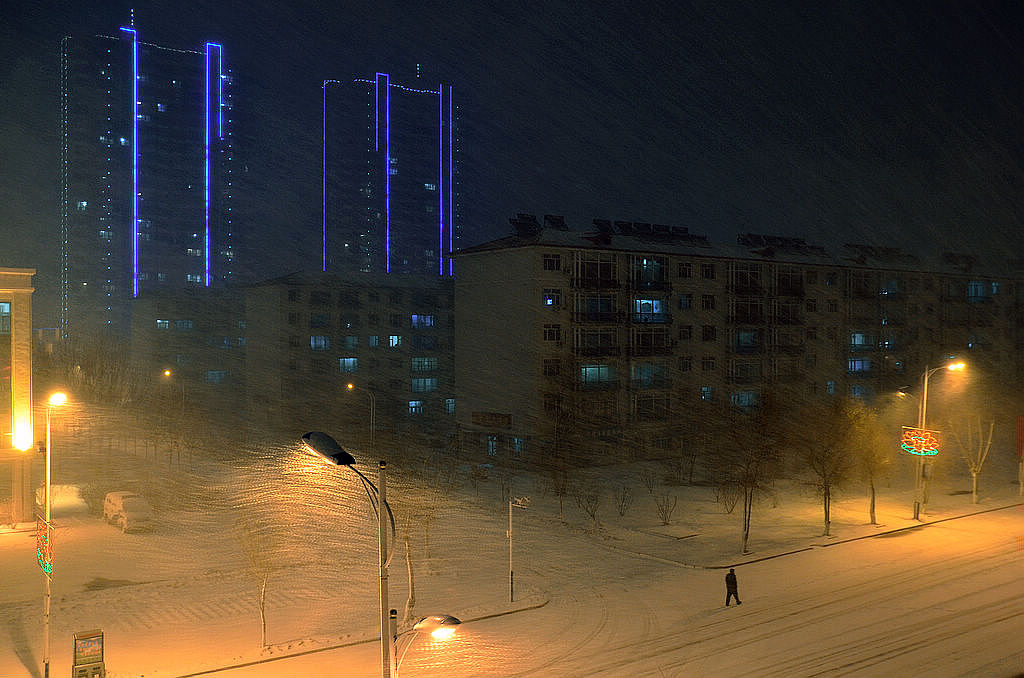 风雪夜路人 摄影 魡蓊