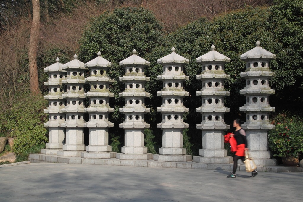 杭州雷峰塔景区一景。 摄影 老倔头