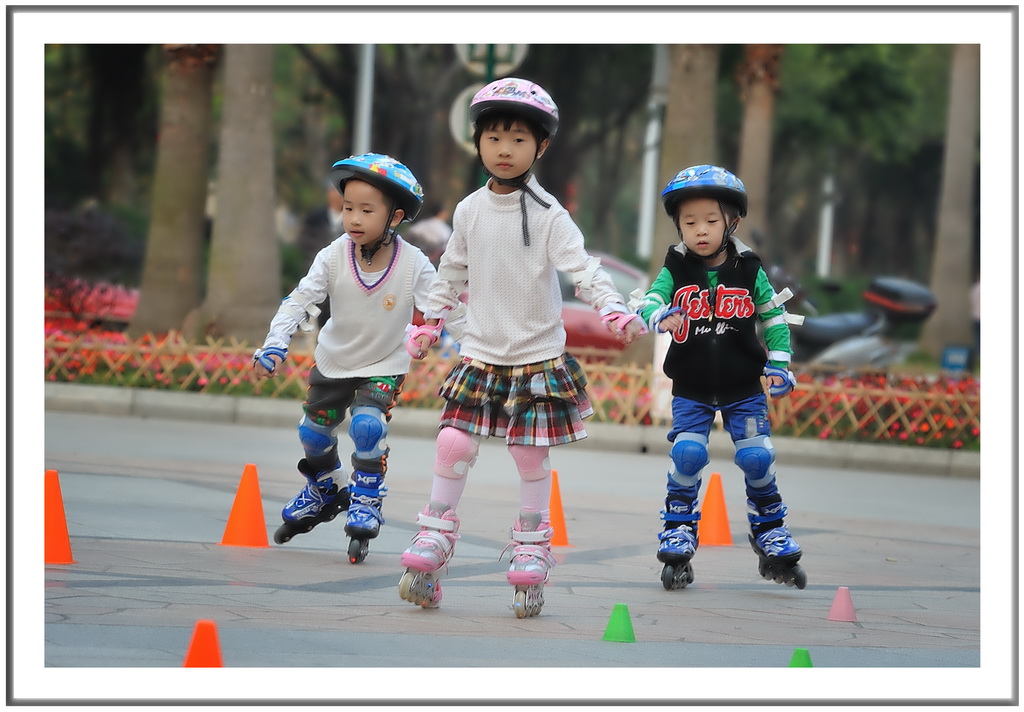 溜冰小学员 摄影 地球邨