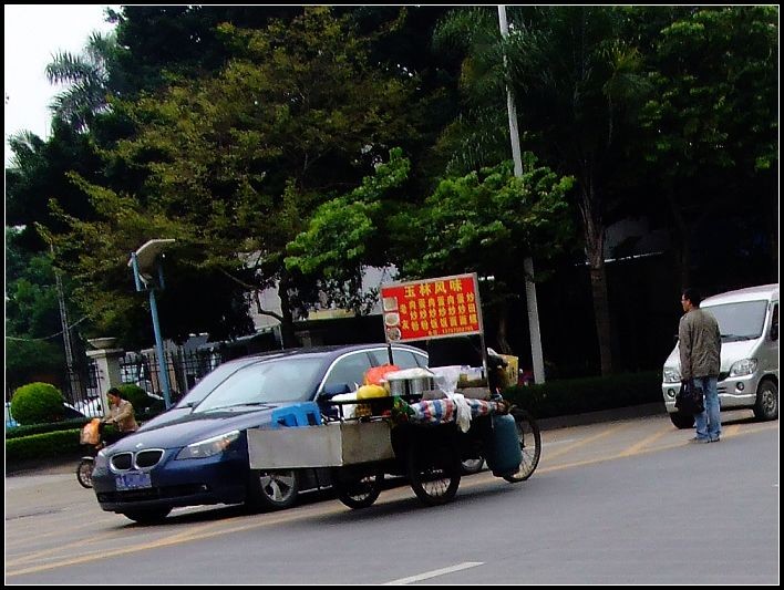 当宝马遇到“悍马” 摄影 张郎