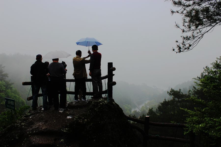 雨中观景台 摄影 大可也