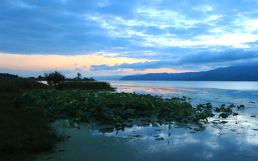 抚仙湖 01 摄影 峰石岩