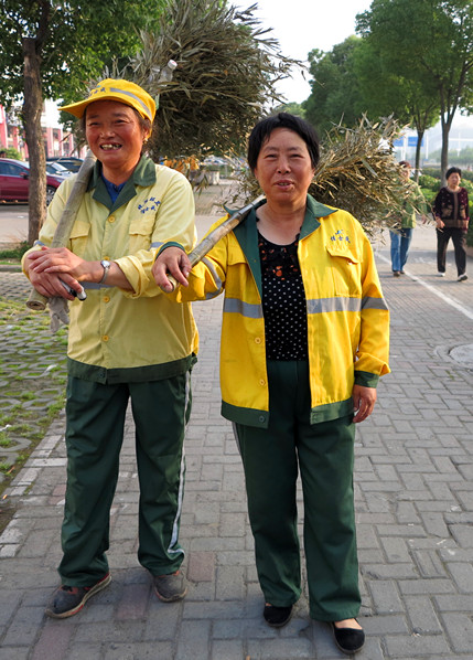 清晨，我们去扫马路 摄影 中江散人