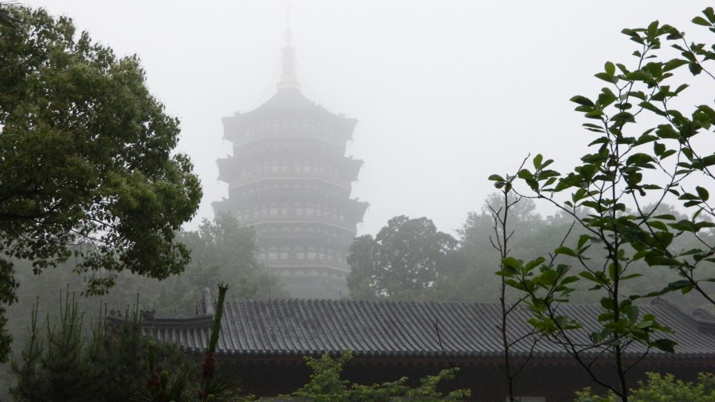 雾锁雷峰 摄影 风物长宜