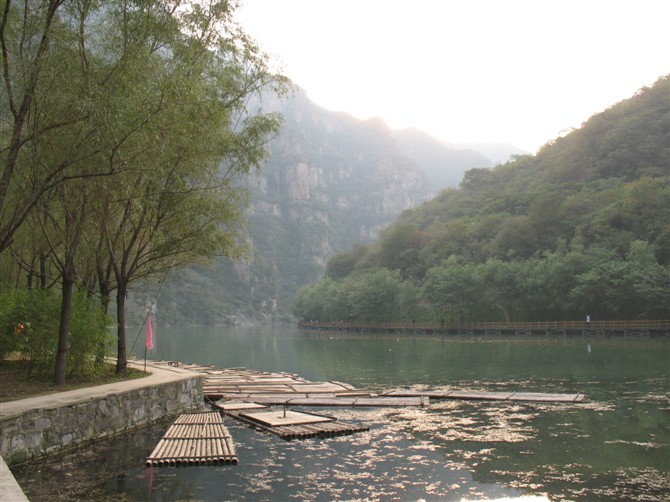 小小竹筏 摄影 荷塘听雨声