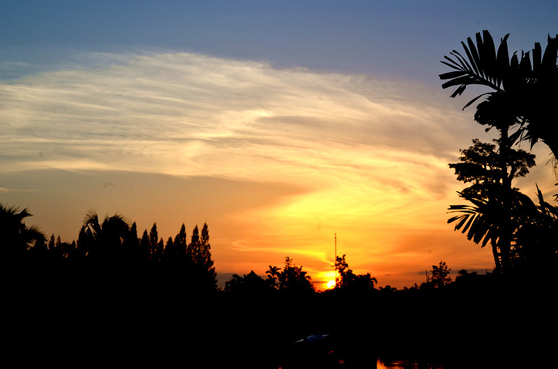 泰国····夕阳 摄影 小新没有蜡笔