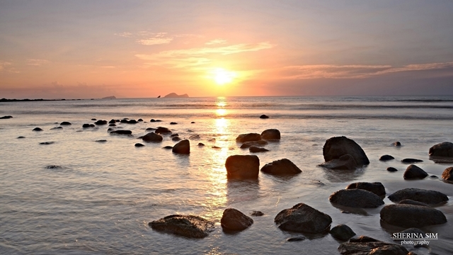 砂拉越 l 达迈天空夕阳海水岩石. ... 摄影 月.摄