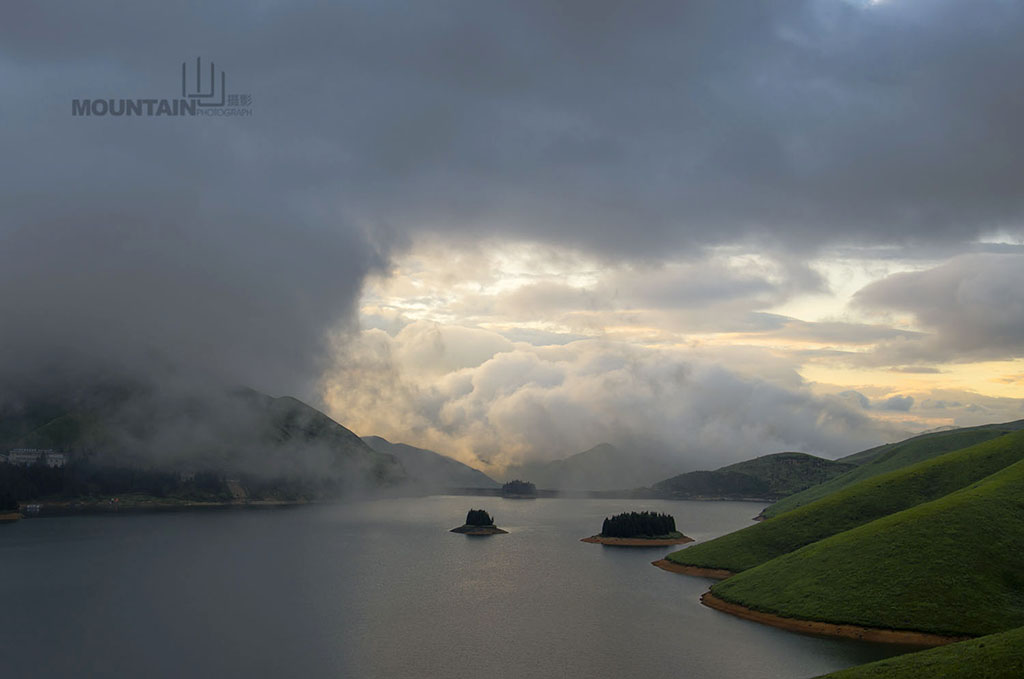 神秘天湖 摄影 山山溪流