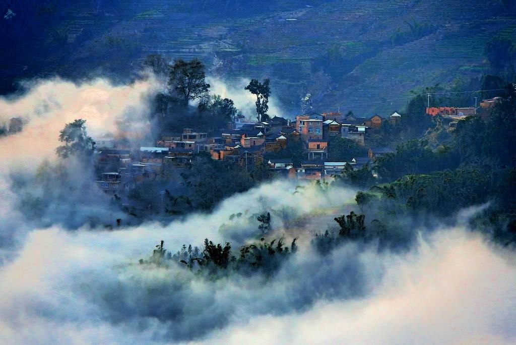 云雾清晨里的村落 摄影 蜀云大地