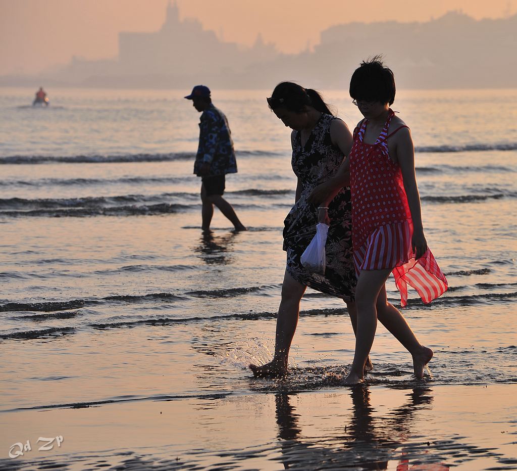 青岛-------夏日，我们从海边走过 摄影 qdzp