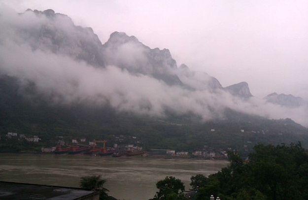 雨中西陵峡 摄影 峡江红叶