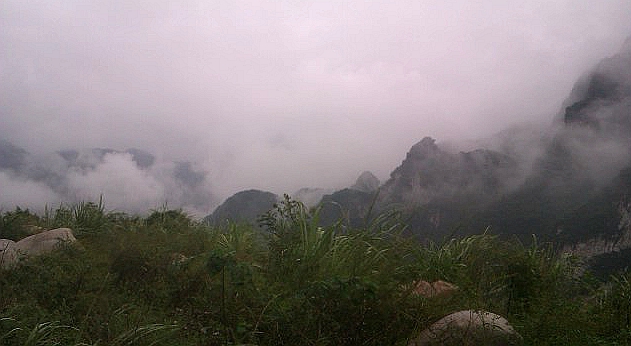 云雨缭绕 摄影 峡江红叶