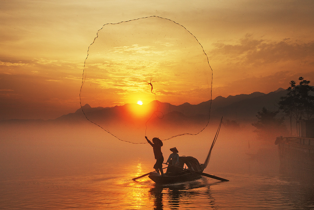 新安江上打鱼人 摄影 风雨太阳