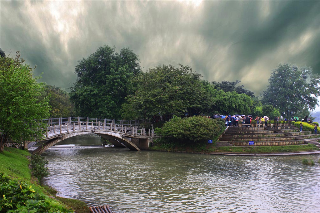 雨中游园 摄影 gongmf