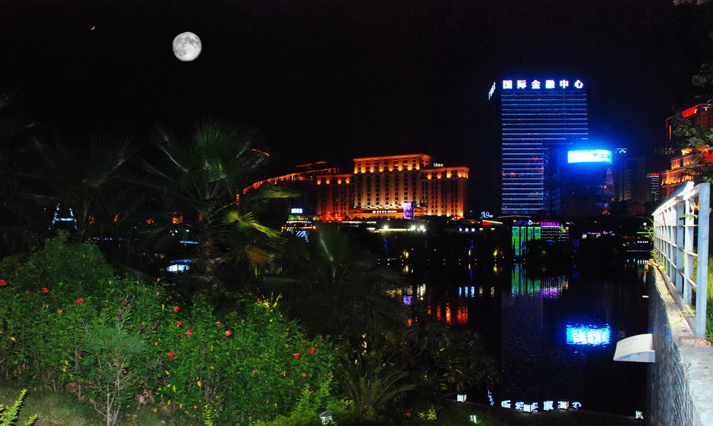 民歌湖夜景 摄影 三届