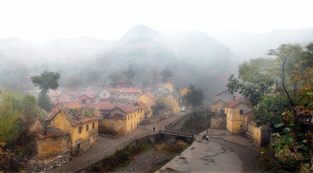 云雾中的山村 摄影 缤纷视界