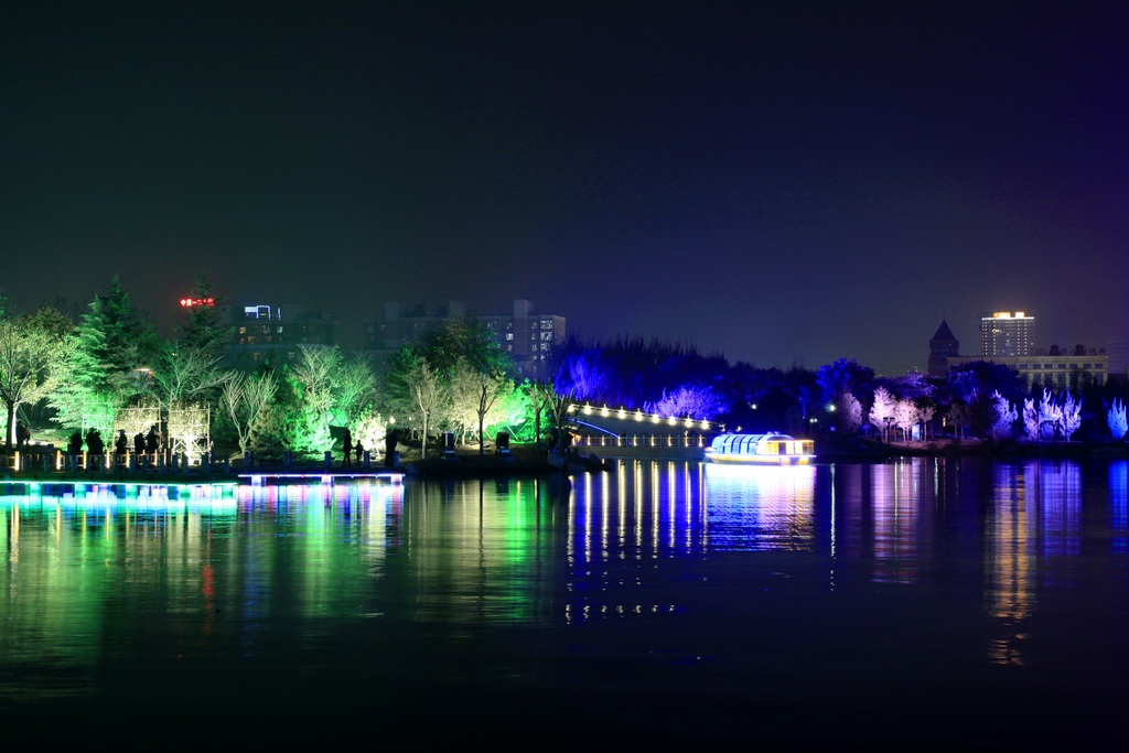 邯郸龙湖夜景 摄影 天天想想