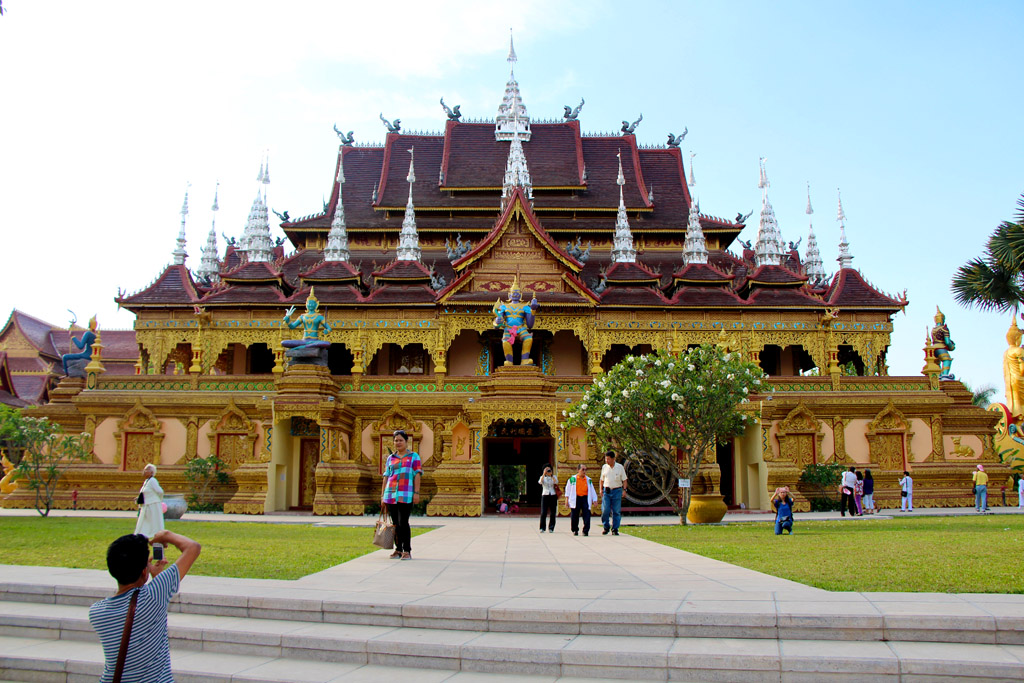 金壁辉煌的寺院 摄影 富丁