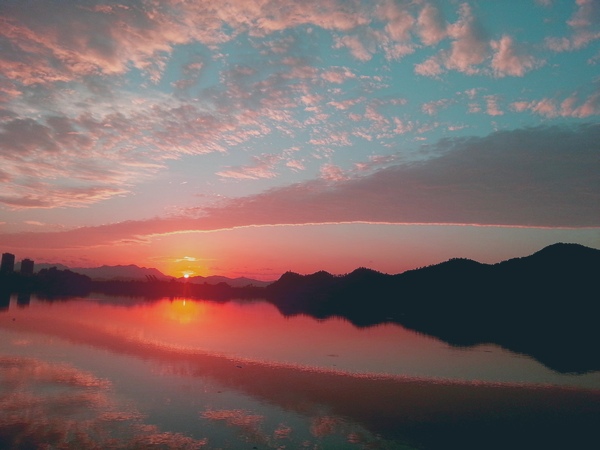 水天同色 摄影 高峰牛