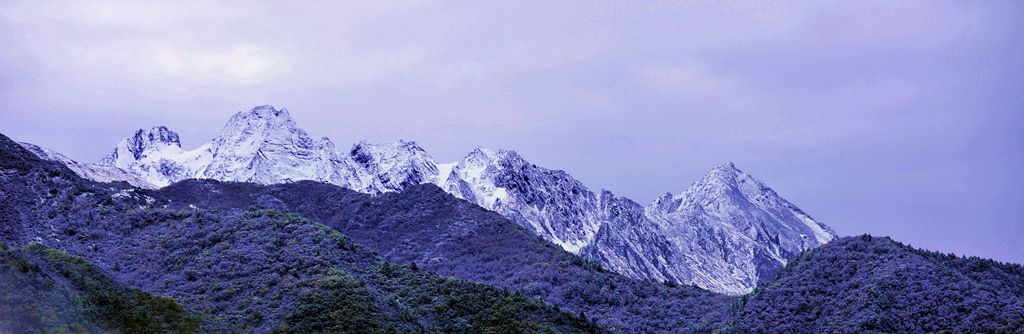 山比天高 摄影 景仲平