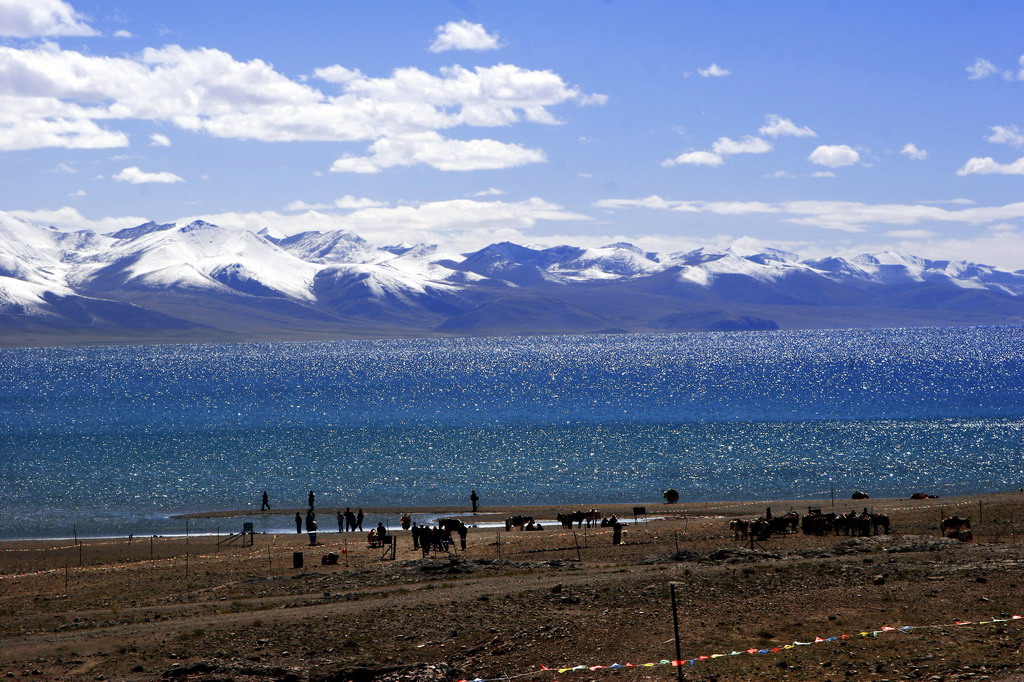 鳞光点点耀天湖 摄影 地平线2009