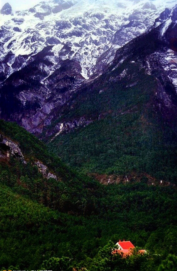 《雪山&红屋》 摄影 安华