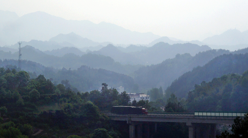 行走山间 摄影 留恋