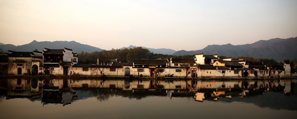 夕阳下宏村 摄影 宁添添