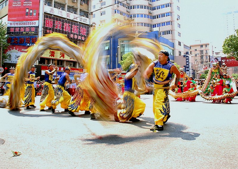 让龙“舞”起来3 摄影 曹开林