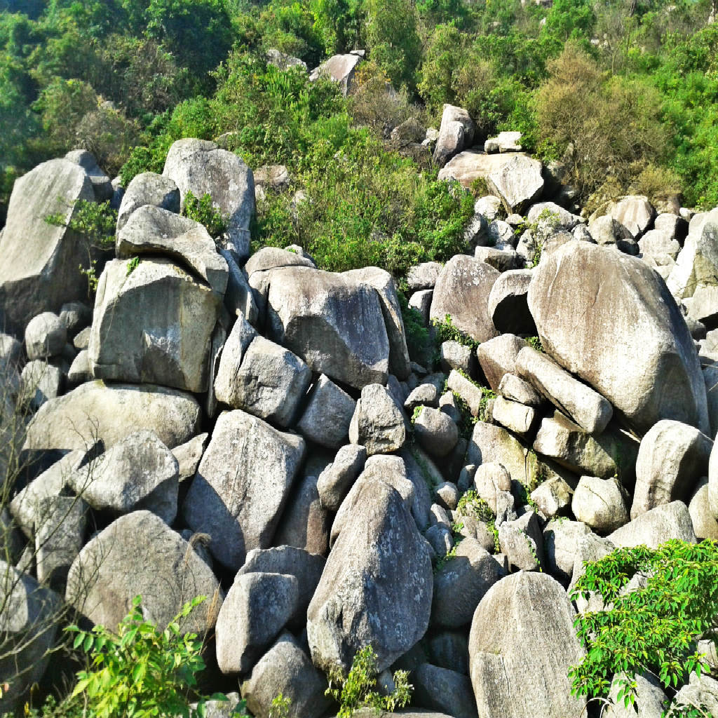 山间岩石 摄影 wffwq