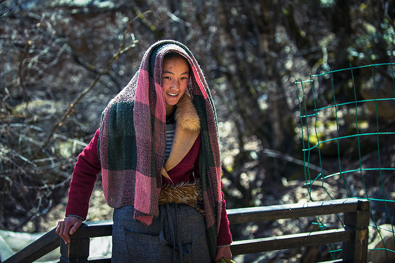 披头巾的女孩 摄影 艺韵