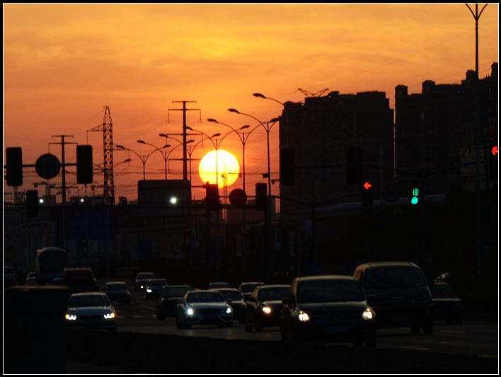 Shanghai sunset , Caoan road. 摄影 Geenfor