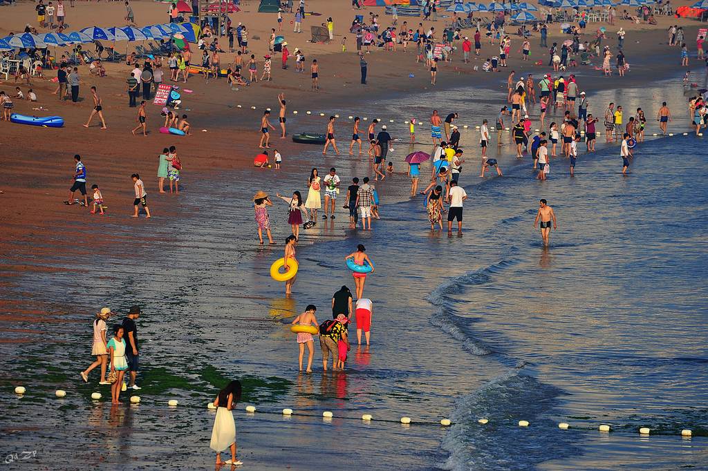 青岛夏日的浴场 摄影 qdzp